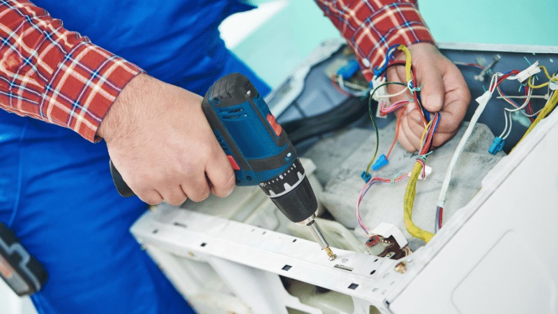 Çeşme Siemens Siemens çamaşır makinesi kart tamiri – Su almama arızası orijinal parça ile giderildi. - Teknik servis örneği